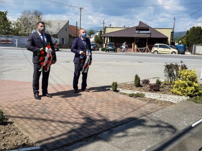 Kladenie venca k pamätníku obetiam II. svetovej vojny 2020