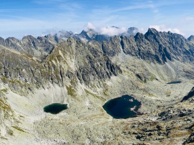 Pohľad z Bystrej Lávky na Okrúhle,Capie a Nižné Kozie pleso a do Mlynickej doliny